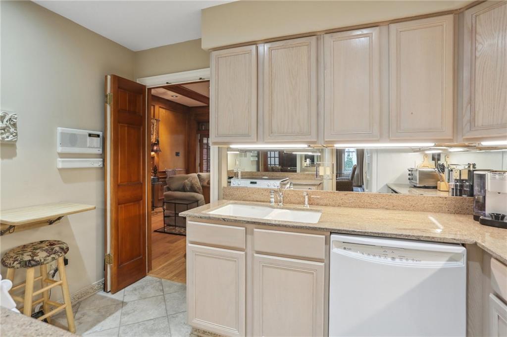 805 RUE DECATUR None