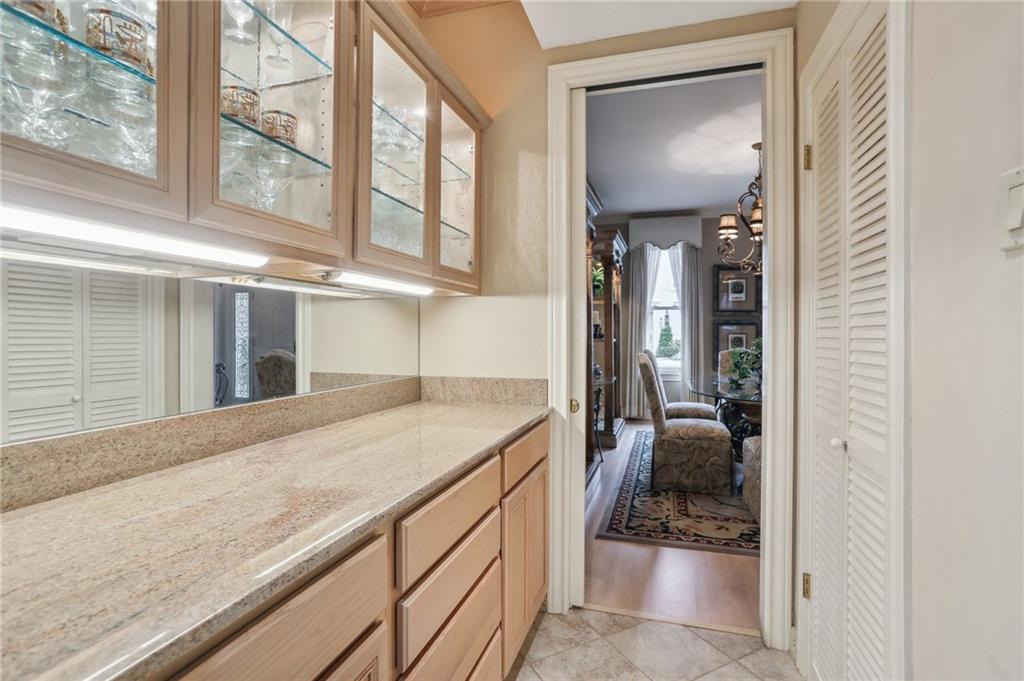 805 RUE DECATUR None