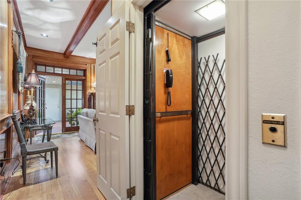 805 RUE DECATUR None