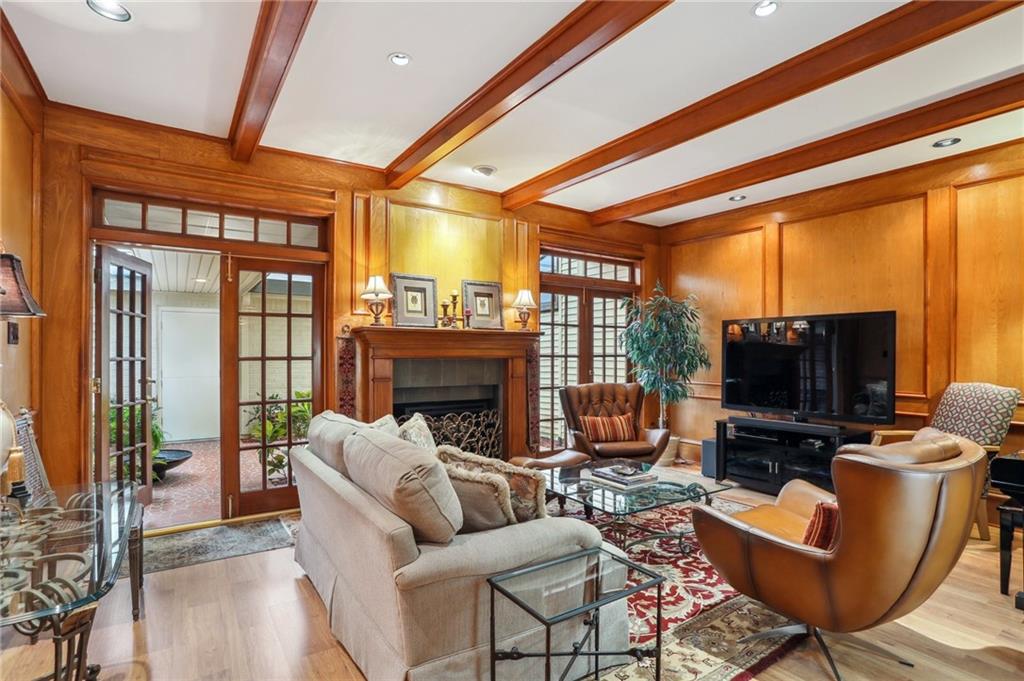 805 RUE DECATUR None