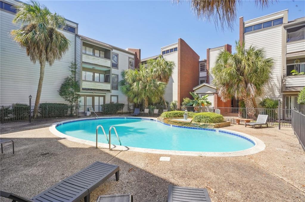 1161 LAKE Avenue 111