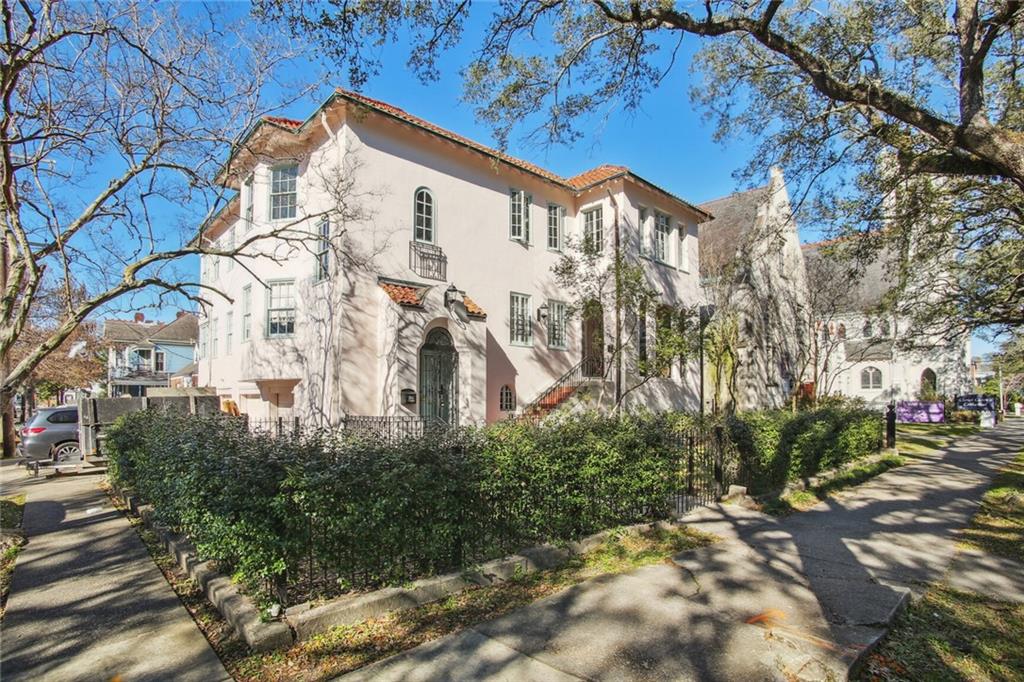 2935 ST CHARLES Avenue