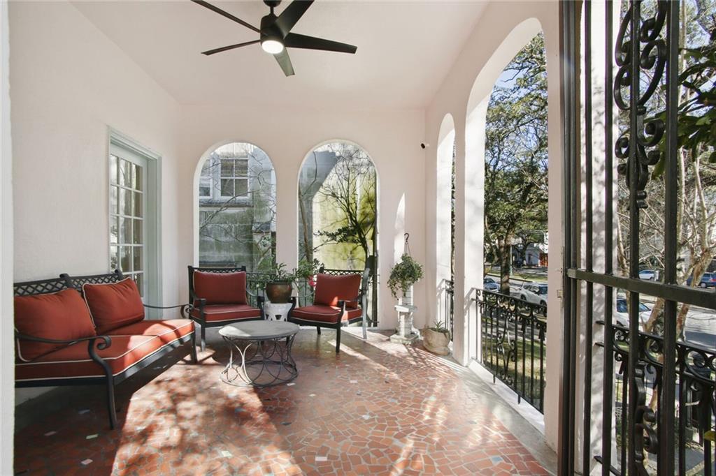 2935 ST CHARLES Avenue