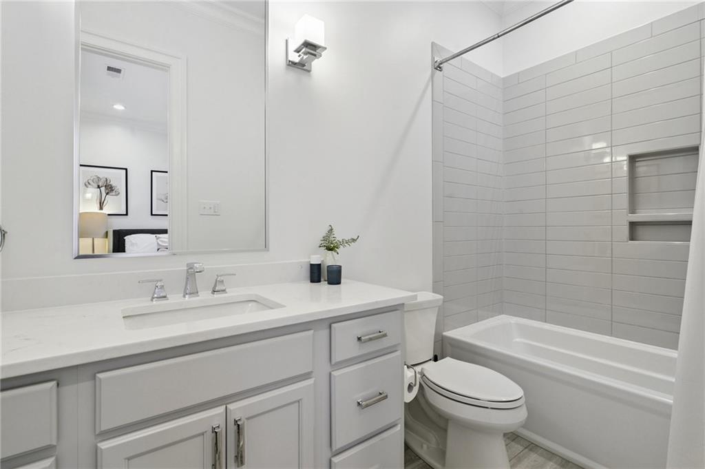 1022 UPPERLINE Street