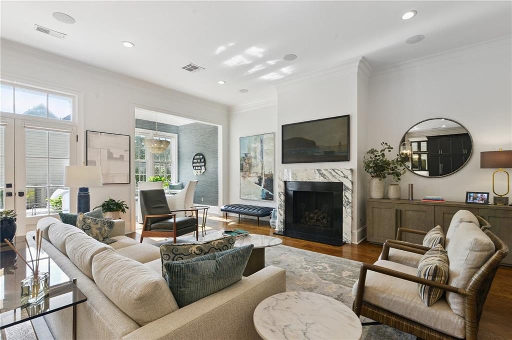 1022 UPPERLINE Street