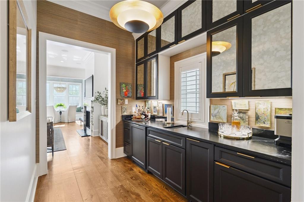 1022 UPPERLINE Street