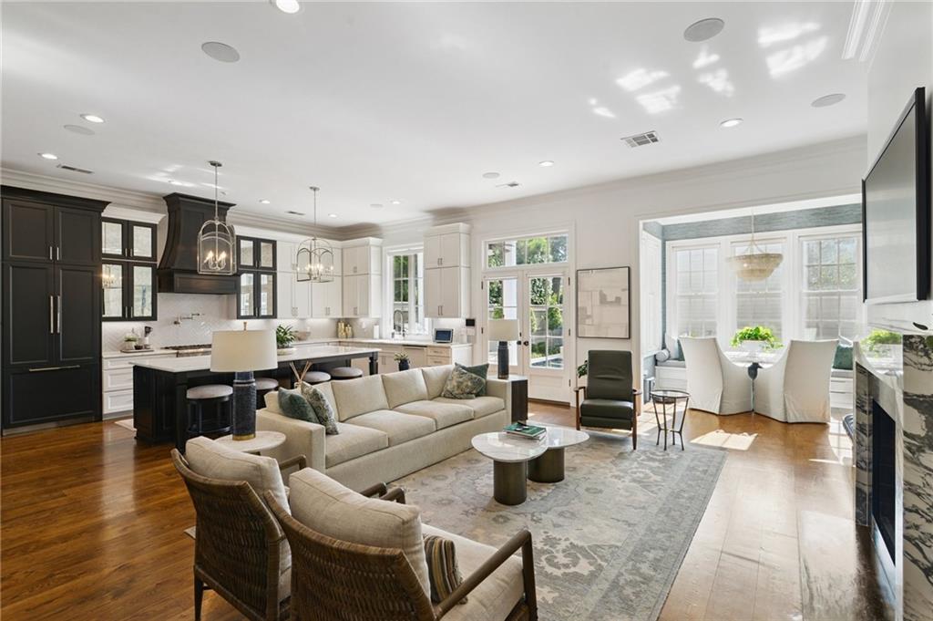 1022 UPPERLINE Street