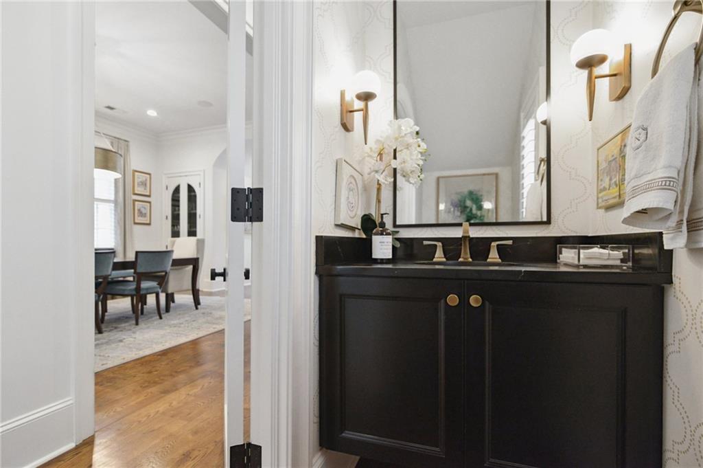 1022 UPPERLINE Street