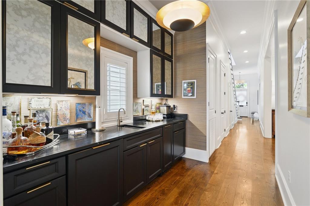 1022 UPPERLINE Street