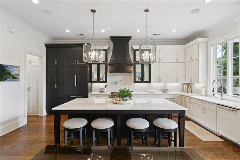 1022 UPPERLINE Street