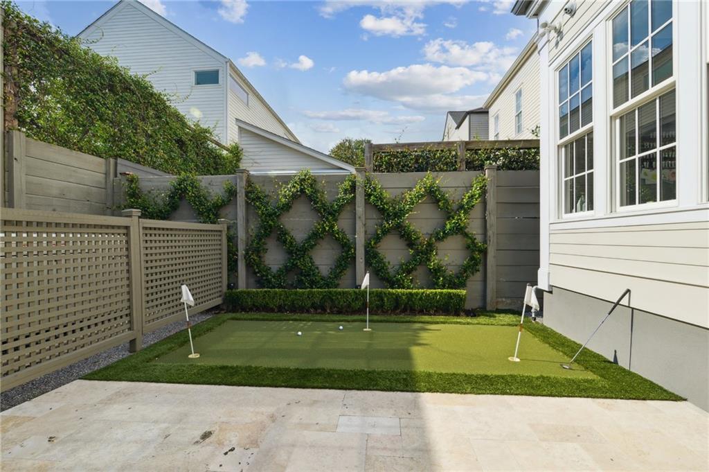 1022 UPPERLINE Street