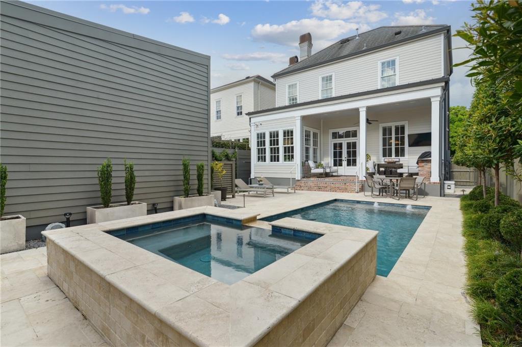 1022 UPPERLINE Street