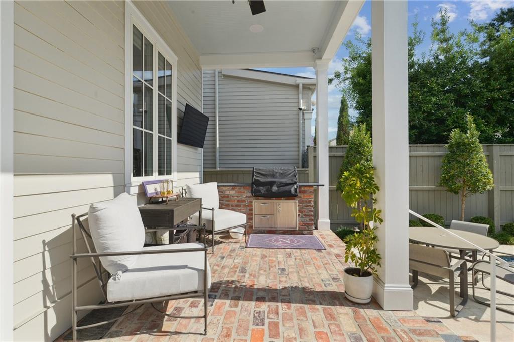 1022 UPPERLINE Street