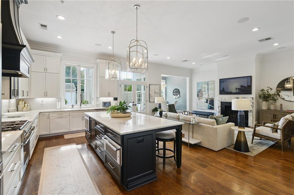 1022 UPPERLINE Street