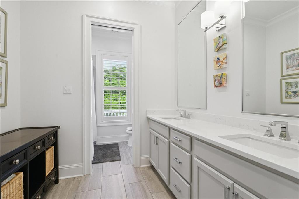 1022 UPPERLINE Street