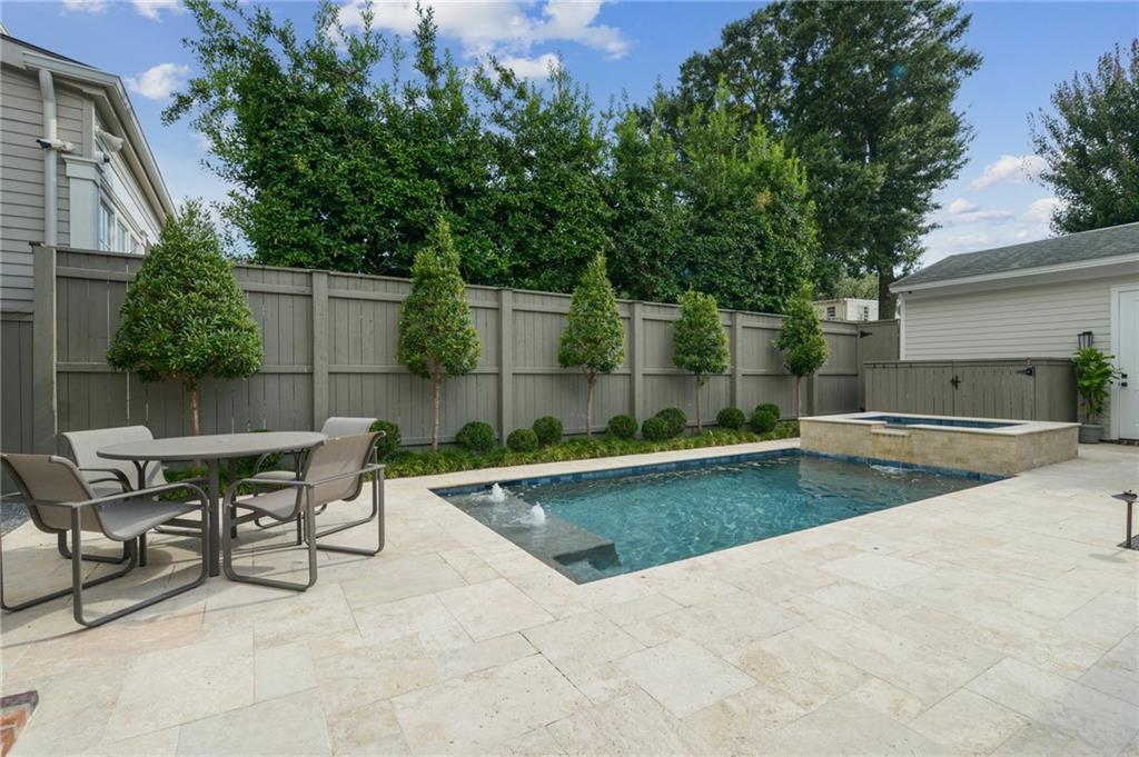 1022 UPPERLINE Street