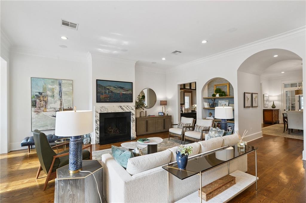 1022 UPPERLINE Street