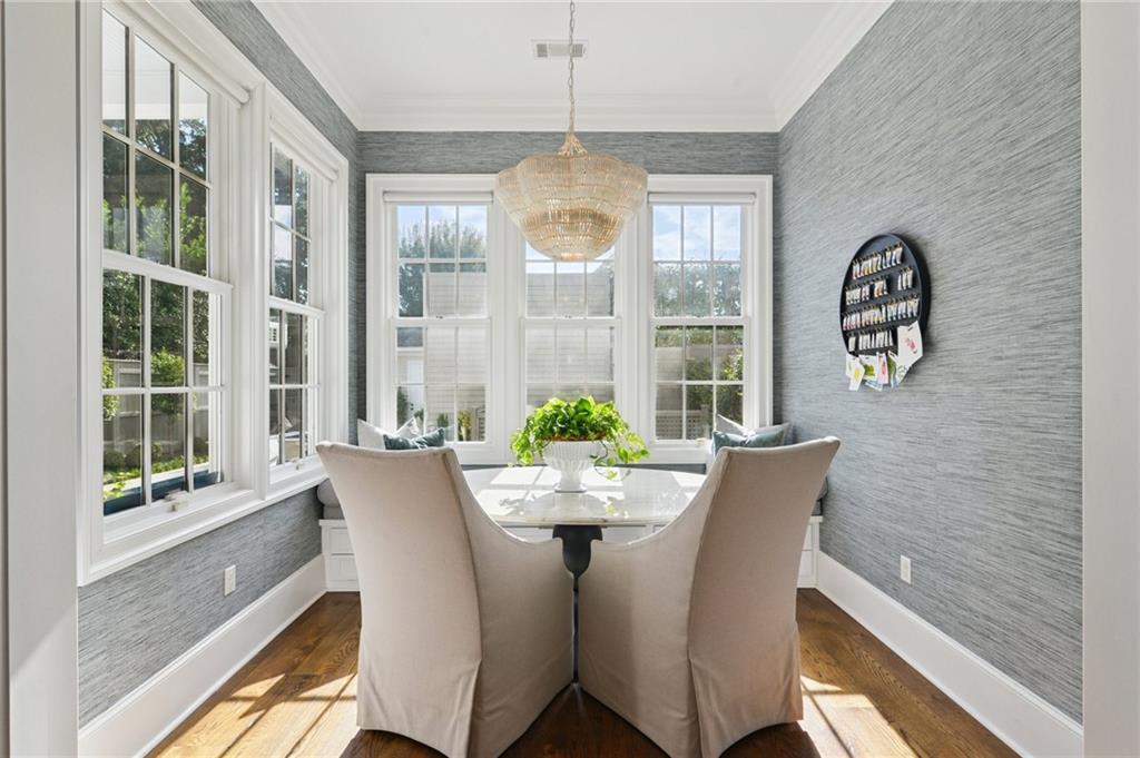 1022 UPPERLINE Street