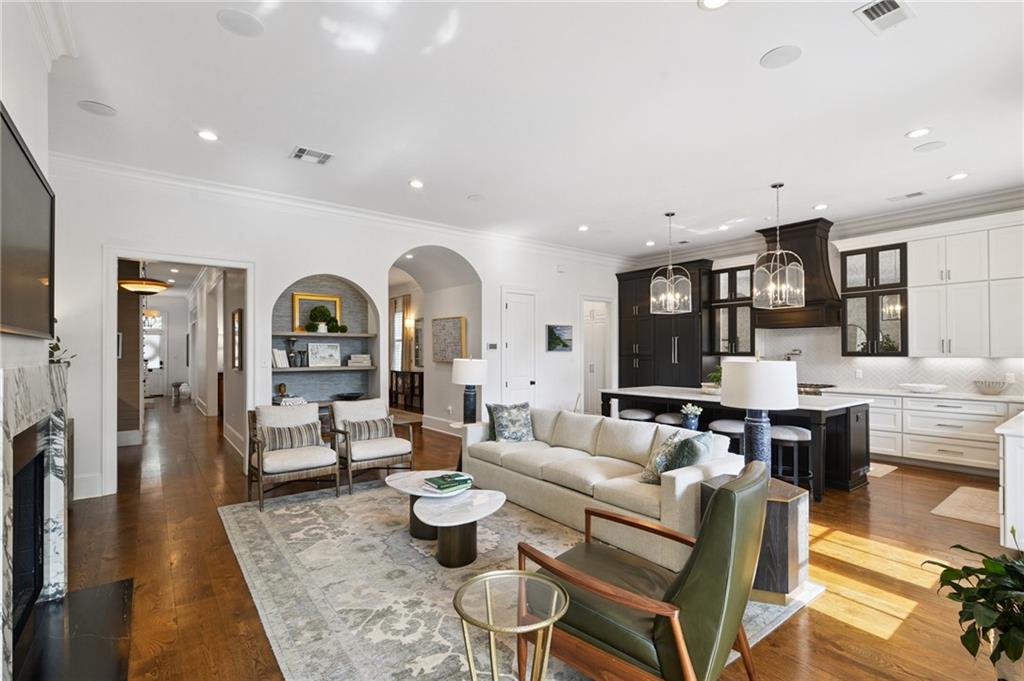 1022 UPPERLINE Street