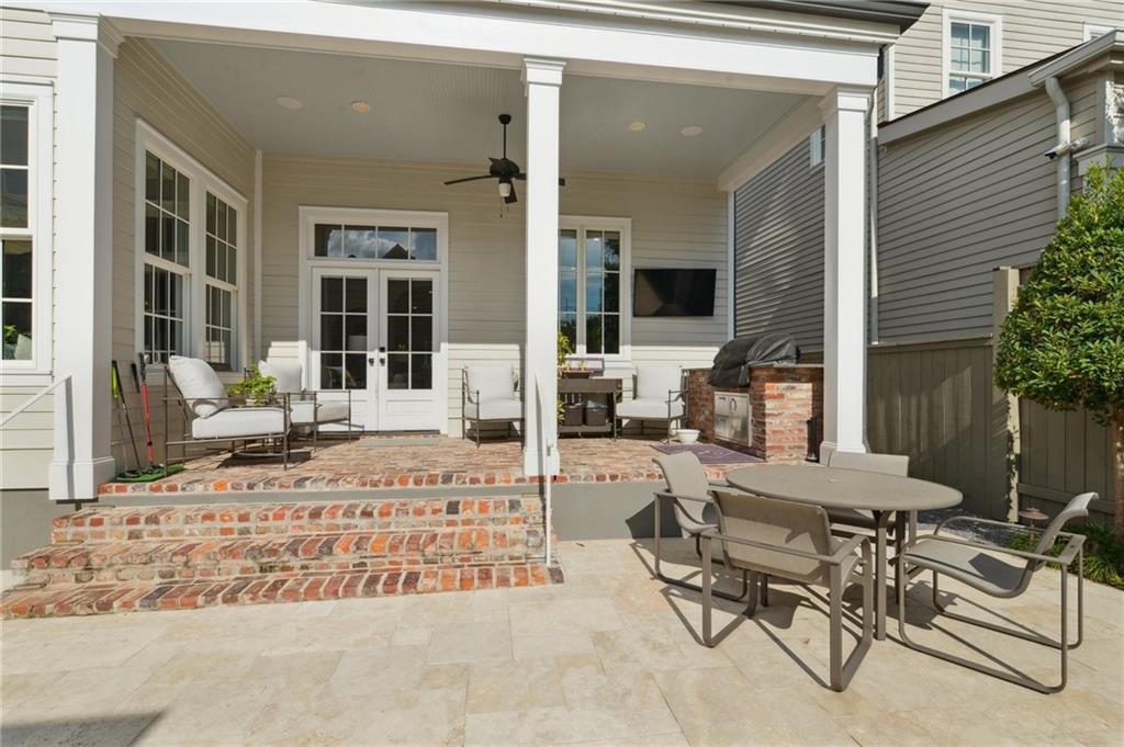 1022 UPPERLINE Street