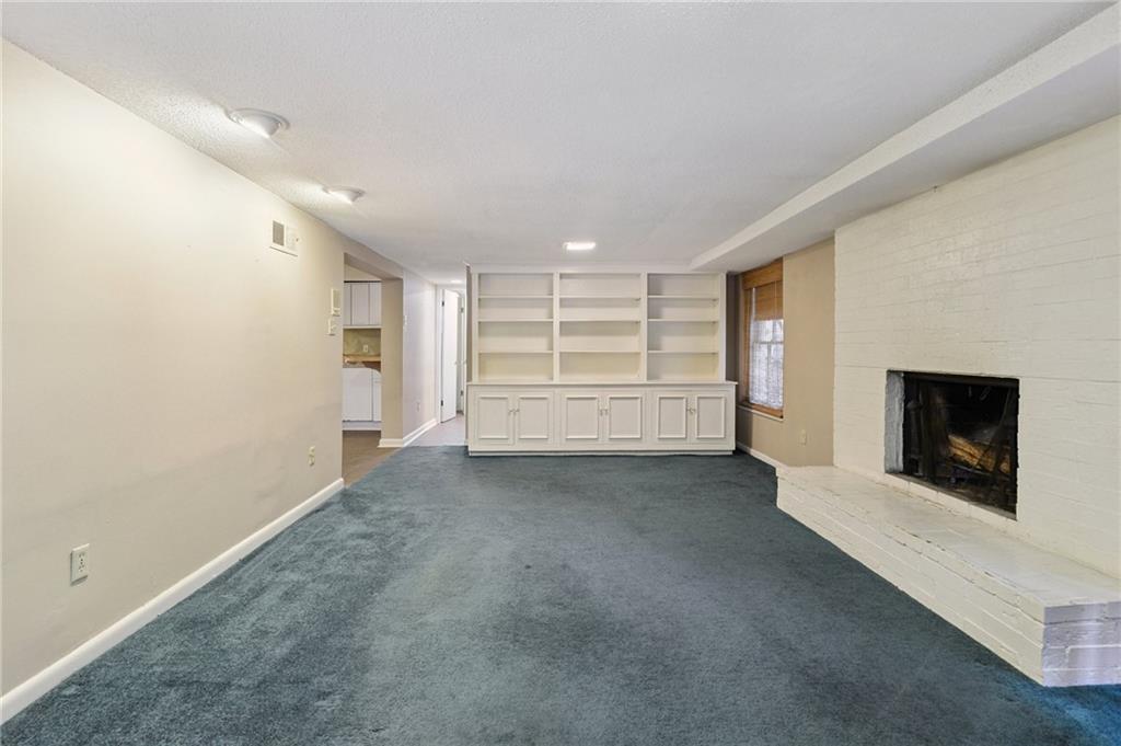 5528 PITT Street