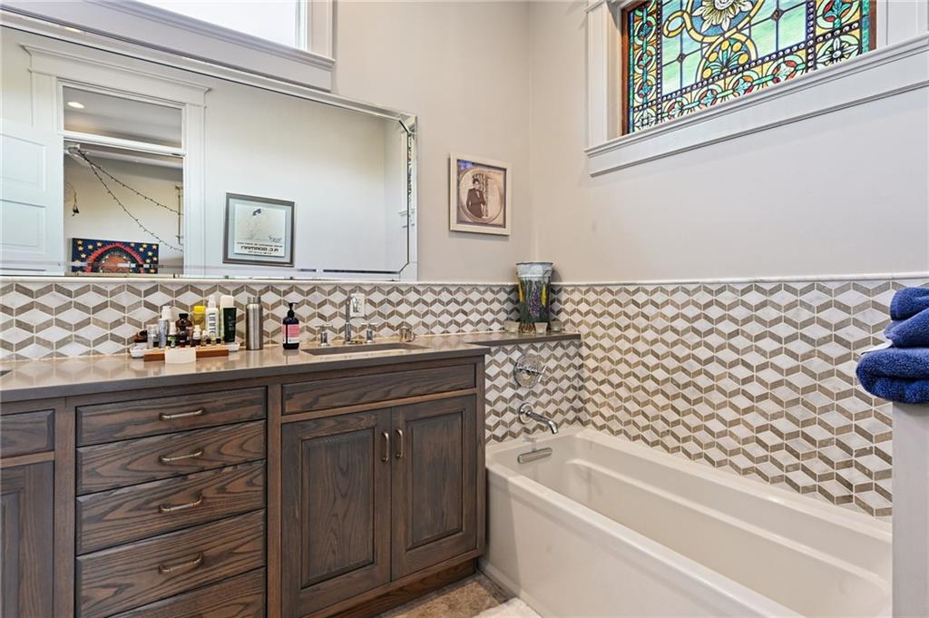 725 NASHVILLE Avenue