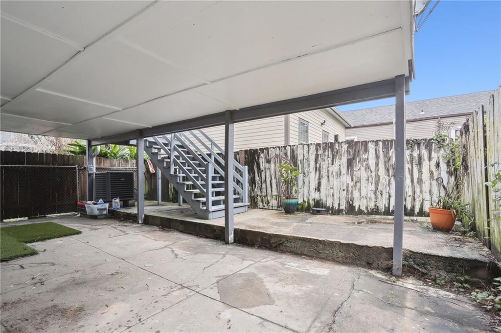 1735 DELACHAISE Street