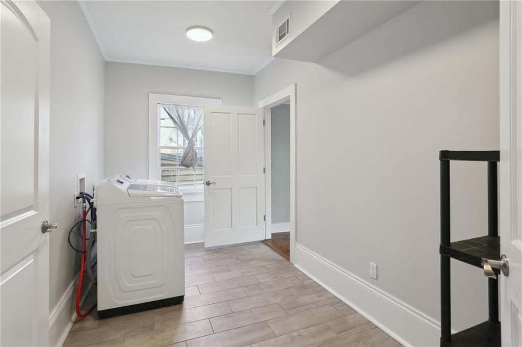 1735 DELACHAISE Street