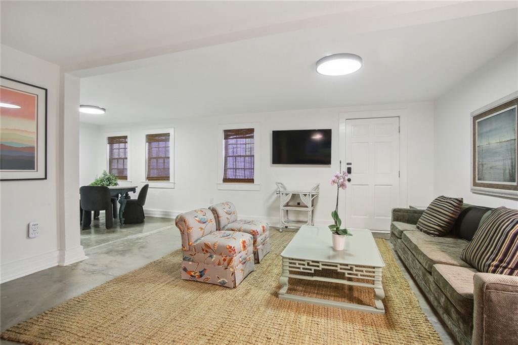 2931 ST CHARLES Avenue