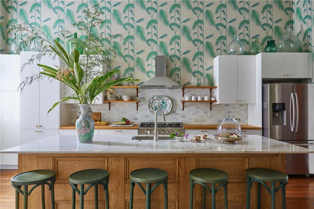 2028 MAGAZINE Street