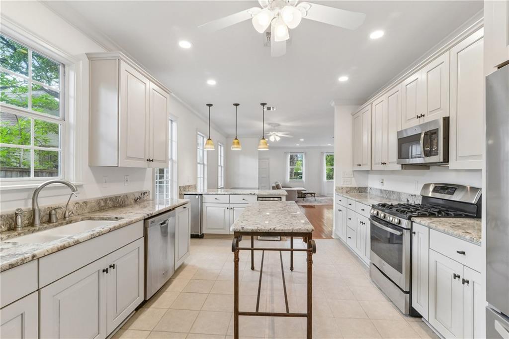 228 FAIRWAY Drive