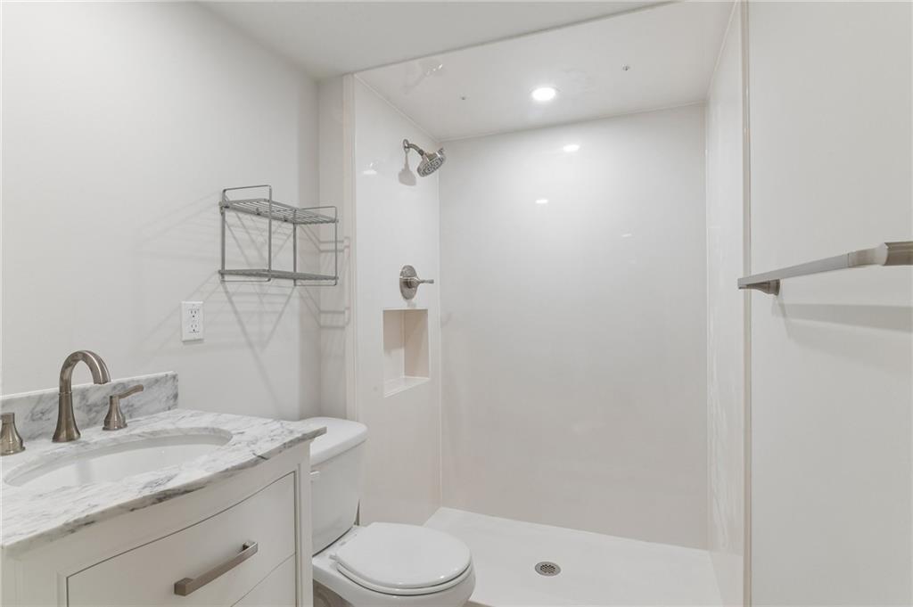 228 FAIRWAY Drive