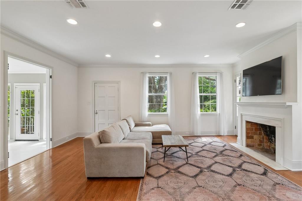 228 FAIRWAY Drive