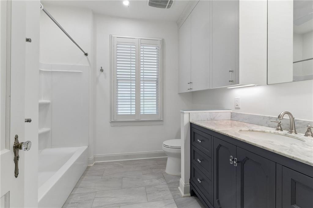 228 FAIRWAY Drive