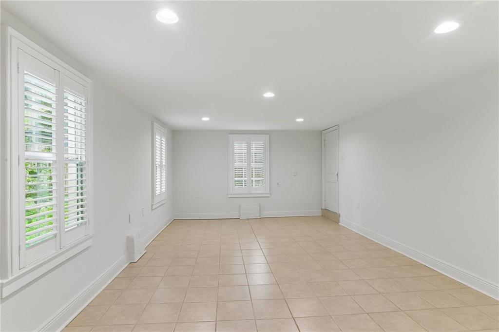 228 FAIRWAY Drive