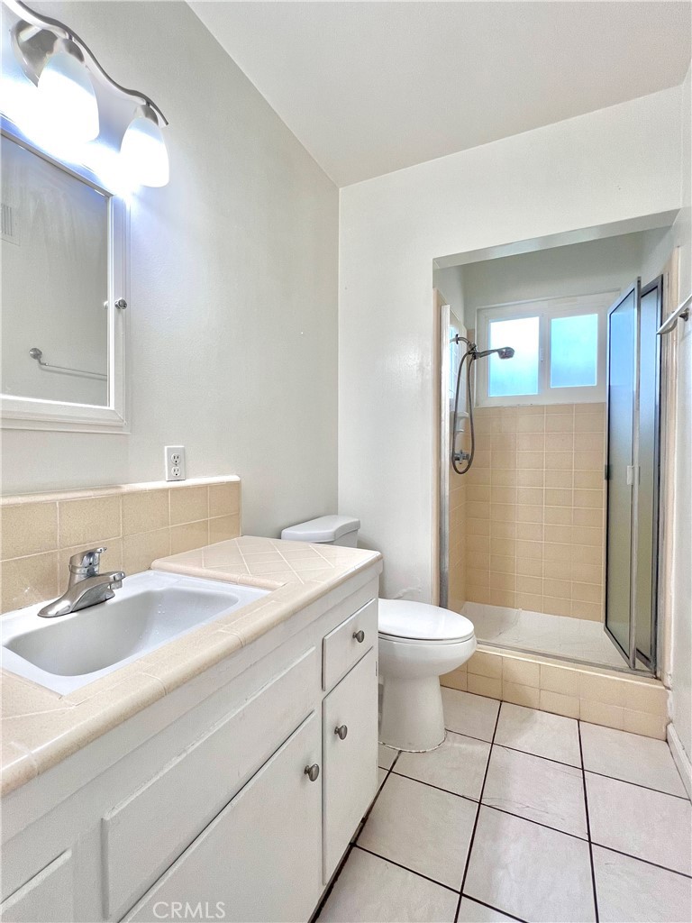 943 E Foothill Boulevard