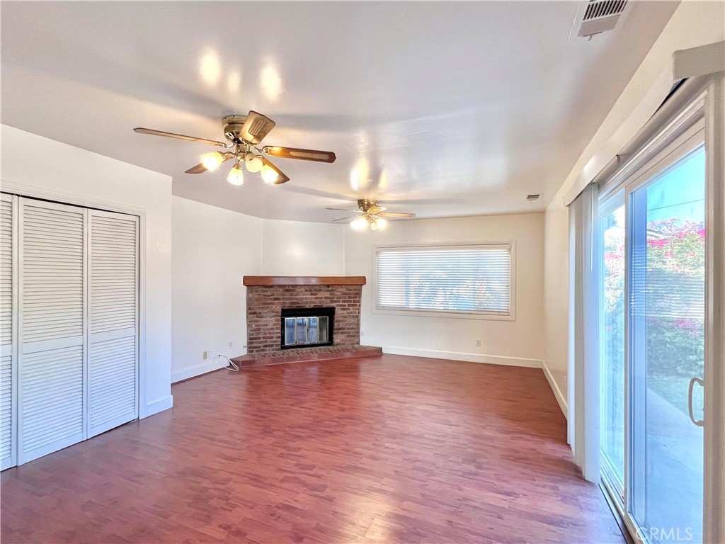 943 E Foothill Boulevard