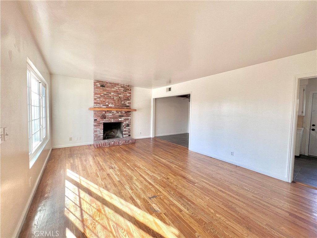 943 E Foothill Boulevard