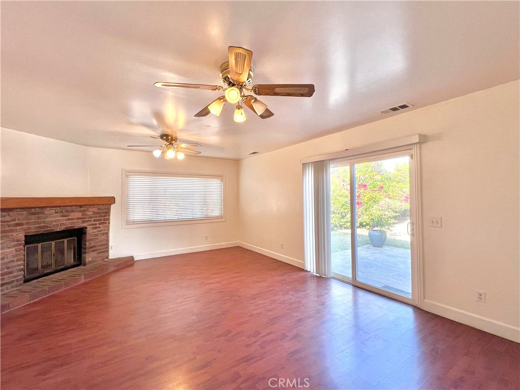 943 E Foothill Boulevard