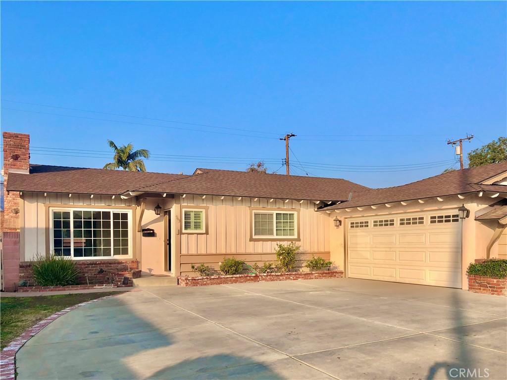 943 E Foothill Boulevard