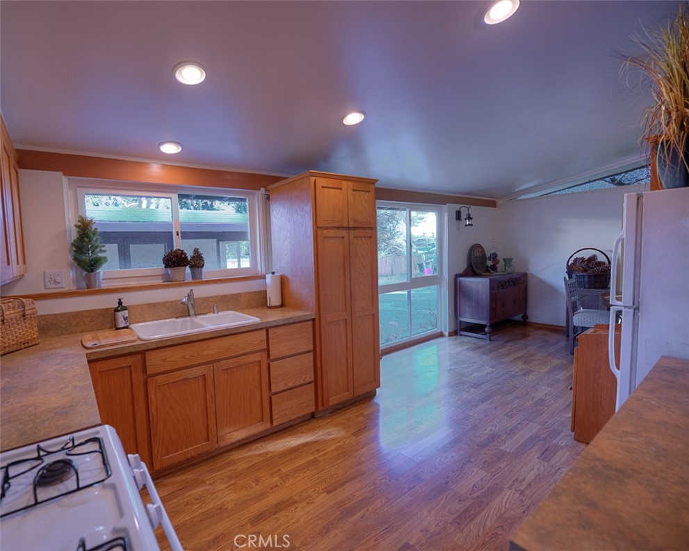 857 e. leadora