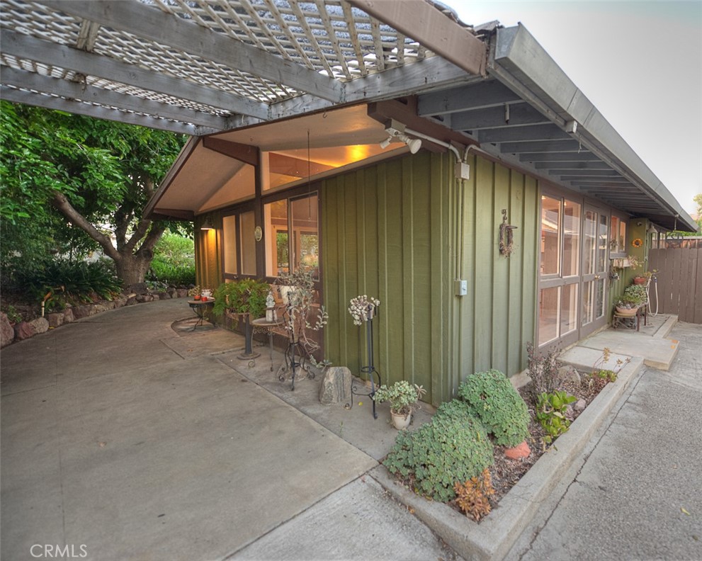 857 e. leadora