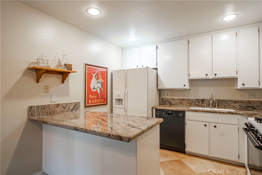 830 E Pepper Tree Drive
