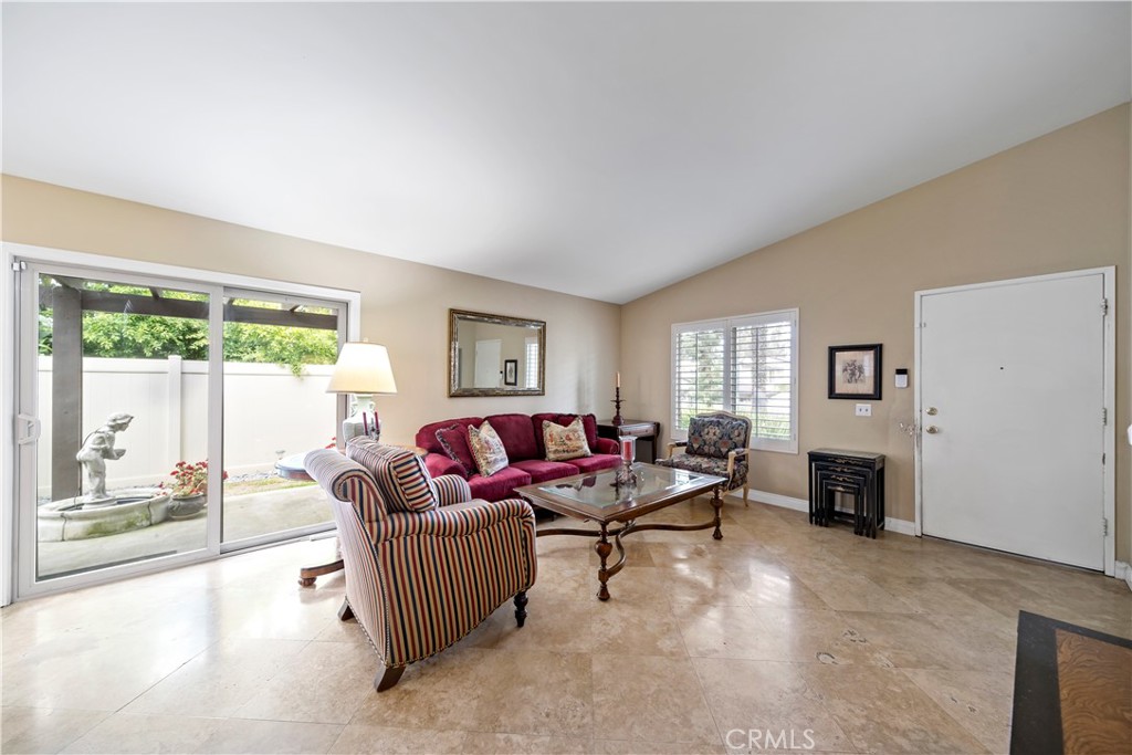 830 E Pepper Tree Drive