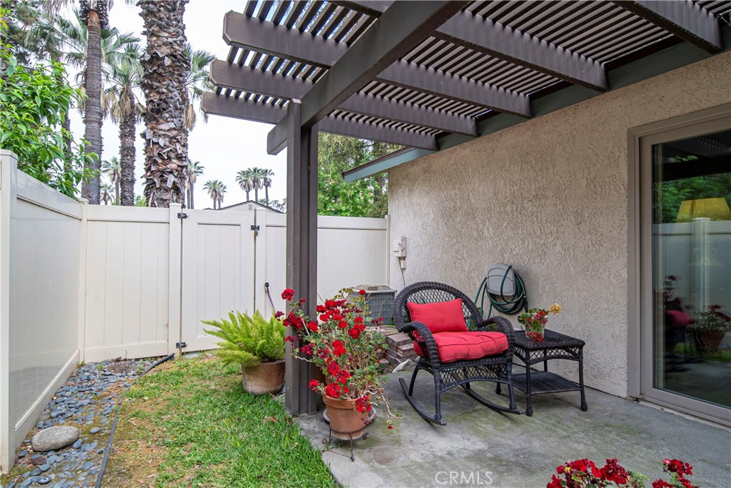 830 E Pepper Tree Drive