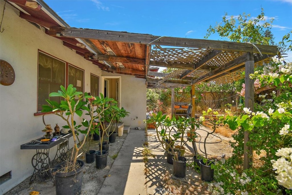 534 E Juanita Avenue