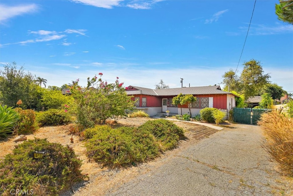 534 E Juanita Avenue