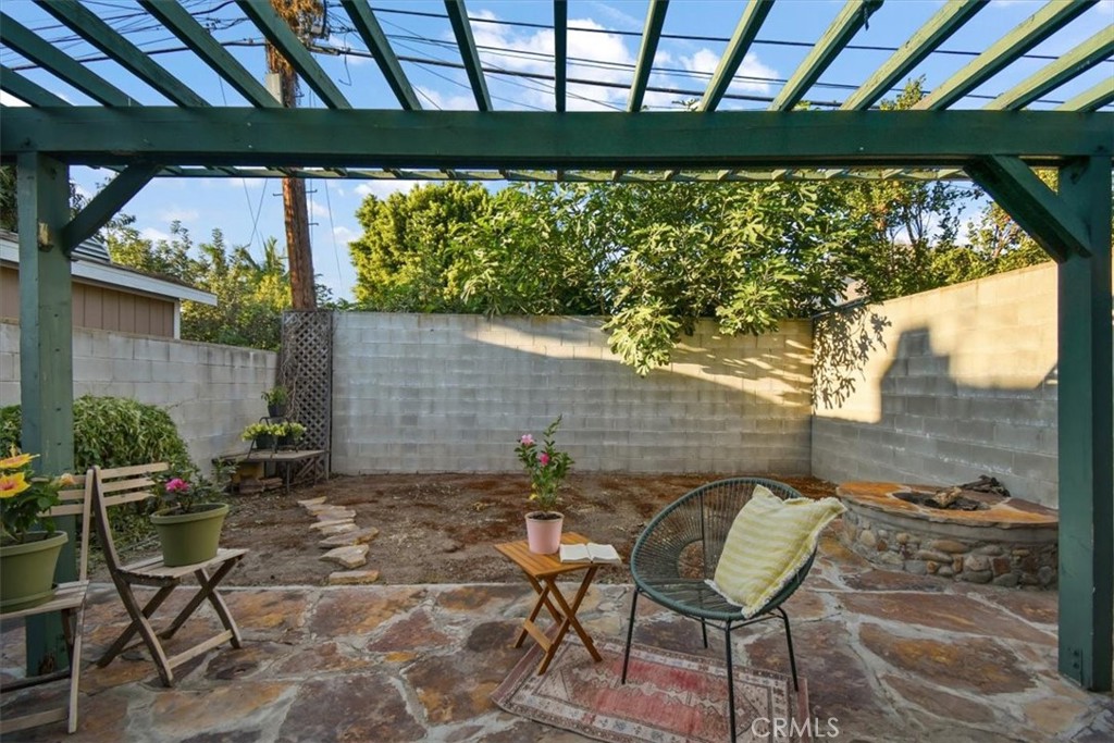 2755 E Van Buren Street