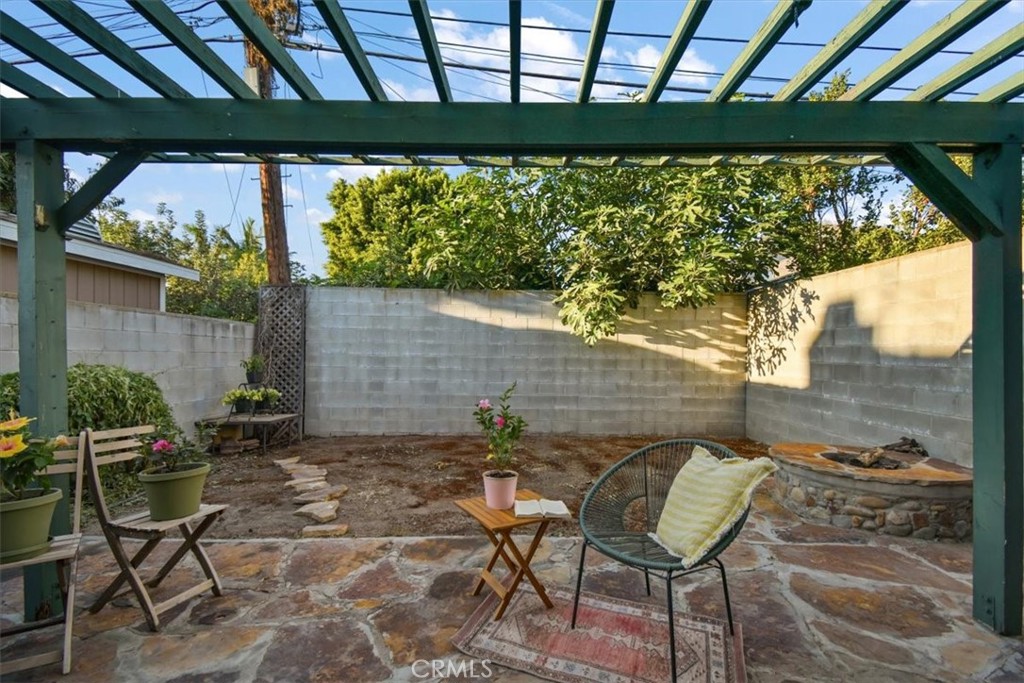 2755 E Van Buren Street