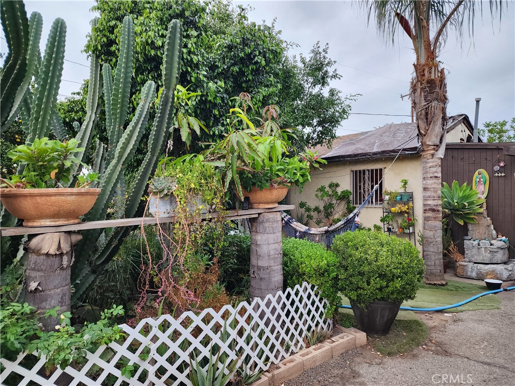 16719 E Renwick